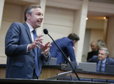 Deputado estadual Napoleão Bernardes (PSD) 