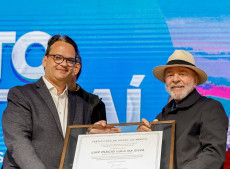Presidente Lula anuncia Medida Provisória para modernizar e impulsionar o Porto de Itajaí, com investimentos significativos e foco em infraestrutura, geração de empregos e crescimento econômico local.