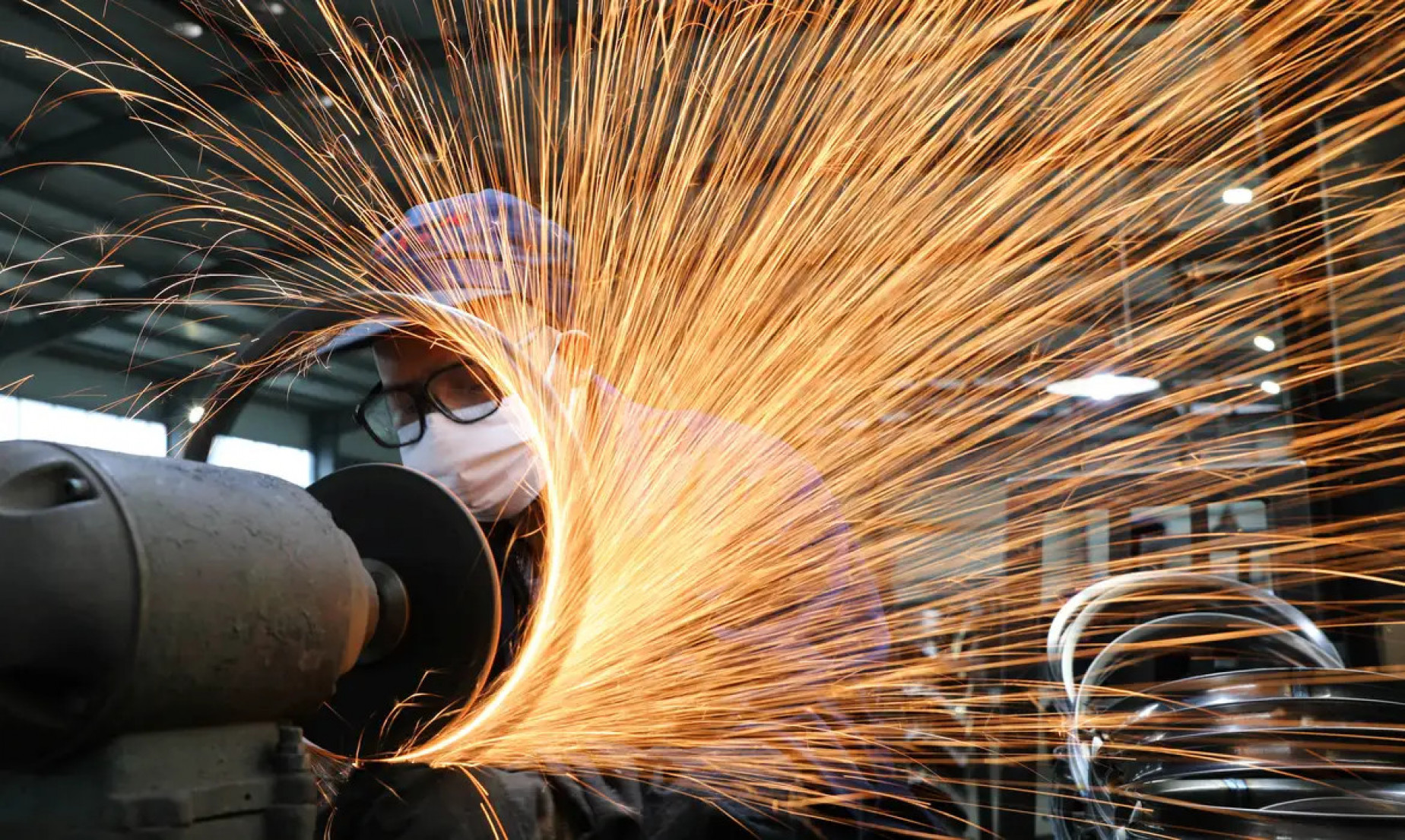Produção industrial tem alta de 0,1% de março para abril