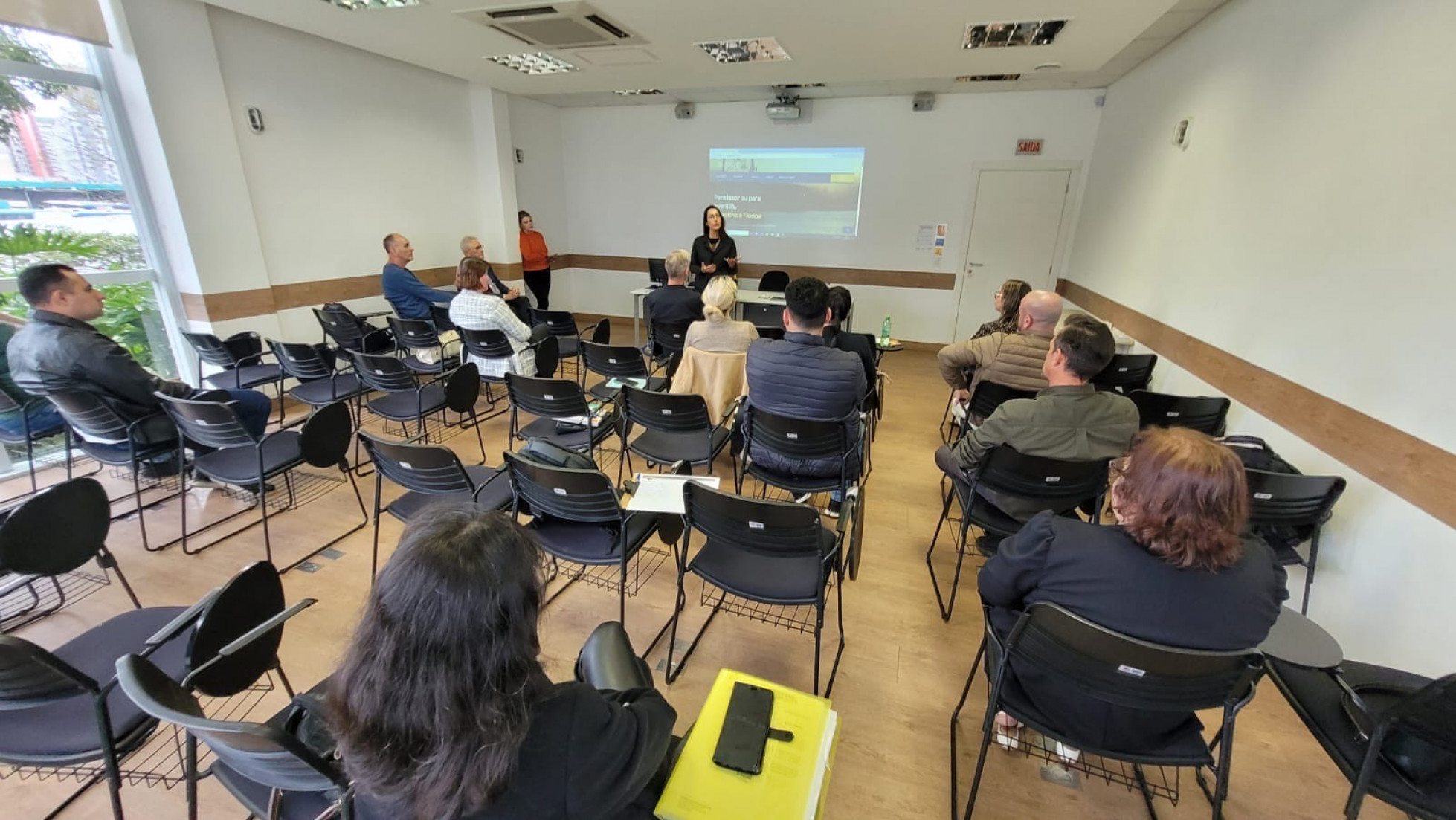 Elaine, do Destino Floripa & Região, apresentou no encontro estratégias de promoção regionalizadas