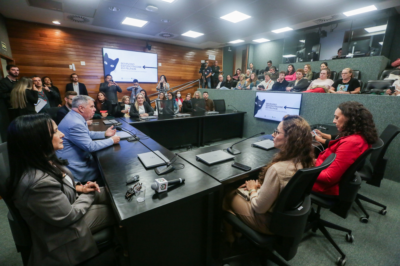Evento foi promovido na noite desta terça-feira (3) pela Comissão de Proteção, Defesa e Bem-Estar Animal da Alesc