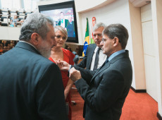 Deputados do PT em Santa Catarina questionam eficácia do programa Universidade Gratuita, apontando problemas como falta de recursos, descredenciamento de estudantes e concentração em Medicina