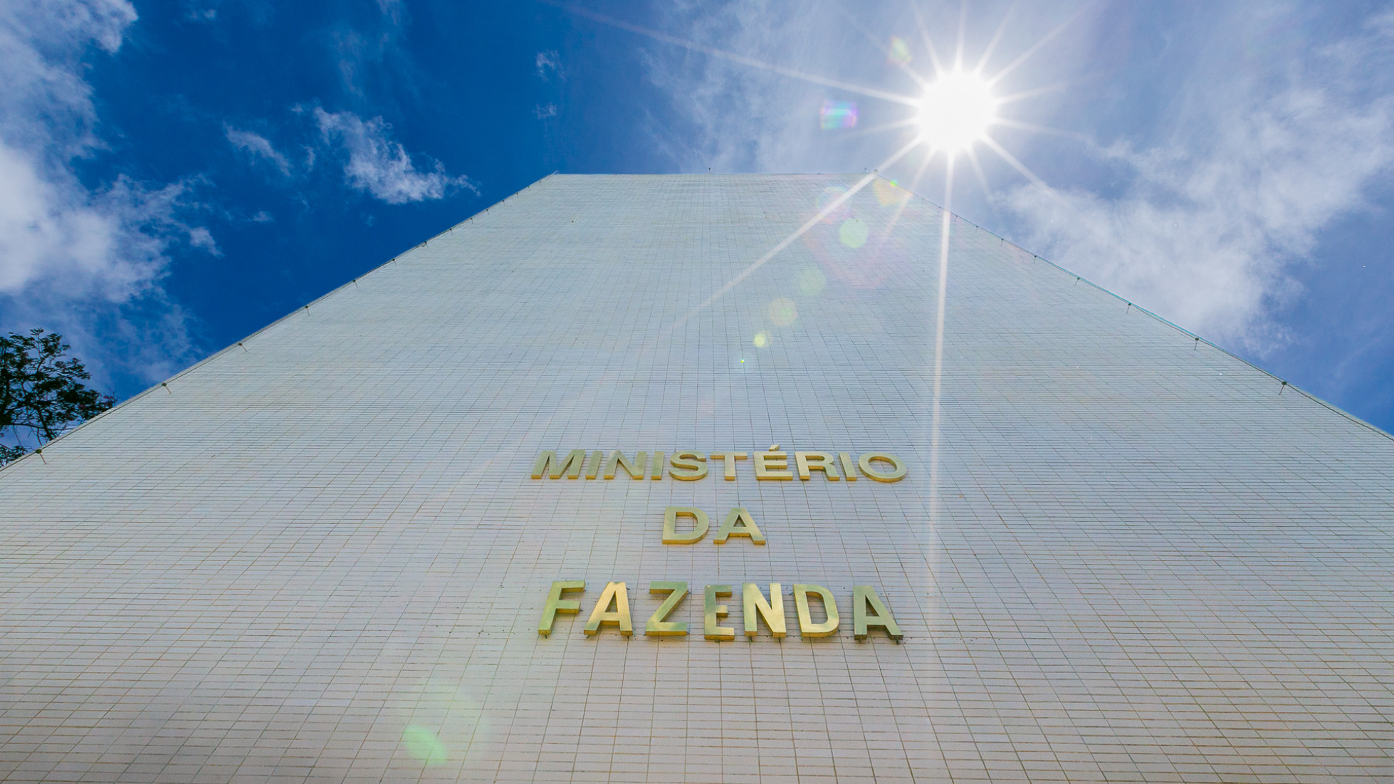 Aumento de impostos atingem investimentos mais arriscados, como os industriais.