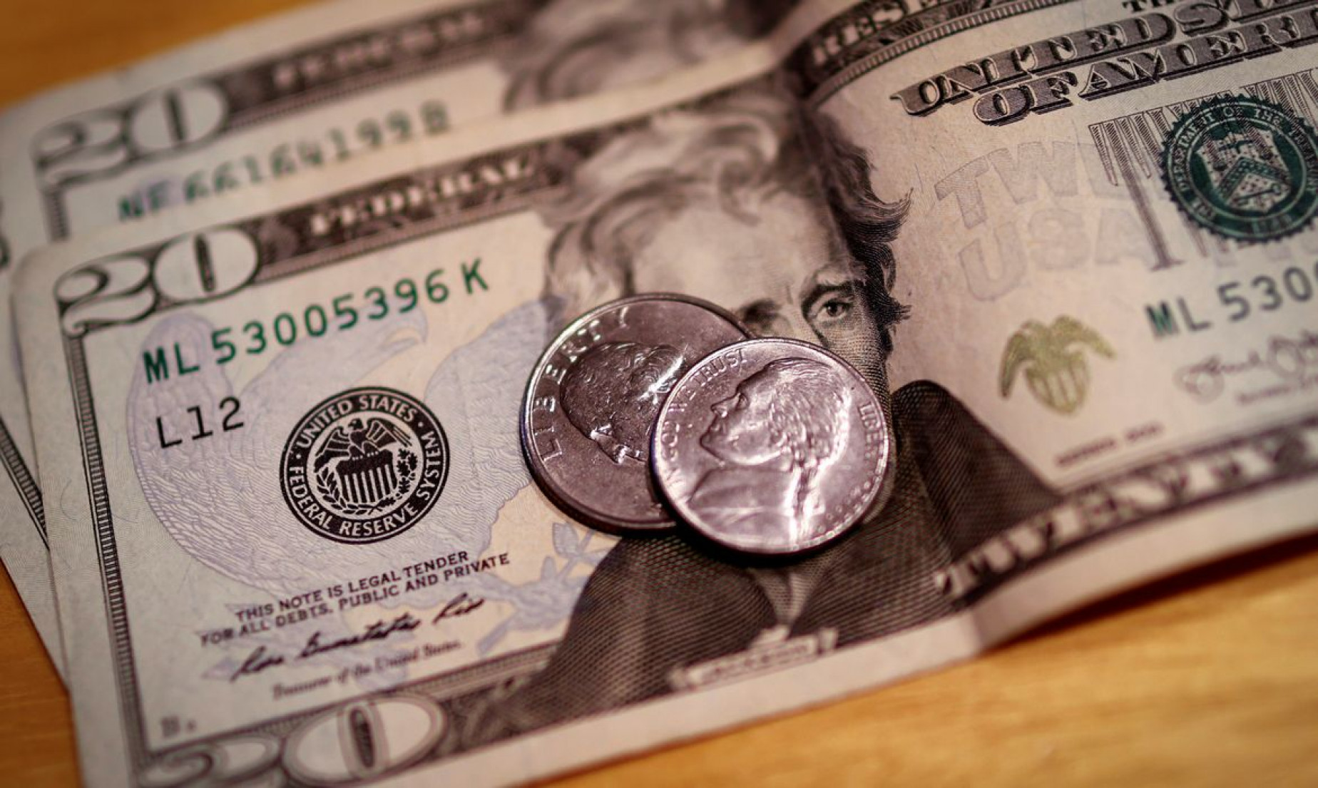 Dólar cai para R$ 5,53 após queda da inflação nos EUA