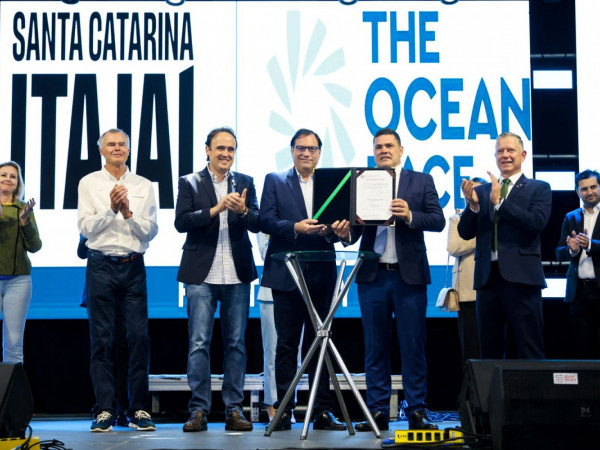 m Itajaí, governador em exercício de SC assina liberação de recursos para a The Ocean Race