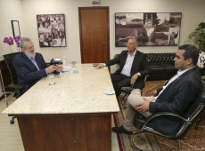 Presidente interino da ALESC, deputado estadual Padre Pedro (PT), superintendente do Minist&eacute;rio da Pesca e Aquicultura. Jean Ricardo, e do Minist&eacute;rio do Trabalho e Emprego, Paulo Eccel, estiveram reunido para garantir a presen&ccedil;a do pescado na merenda escolar e a situa&ccedil;&atilde;o catadores de materiais recicl&aacute;veis no estado