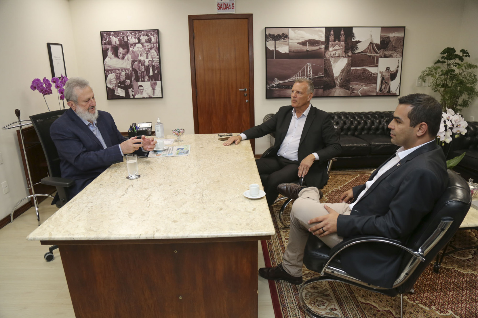 Presidente interino da ALESC, deputado estadual Padre Pedro (PT), superintendente do Ministério da Pesca e Aquicultura. Jean Ricardo, e do Ministério do Trabalho e Emprego, Paulo Eccel, estiveram reunido