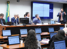 Michele Roncálio, que é secretária da Fazenda de Florianópolis (SC), detalhou que a perda inclui R$ 4,6 bilhões no Fundo de Participação dos Municípios (FPM),

