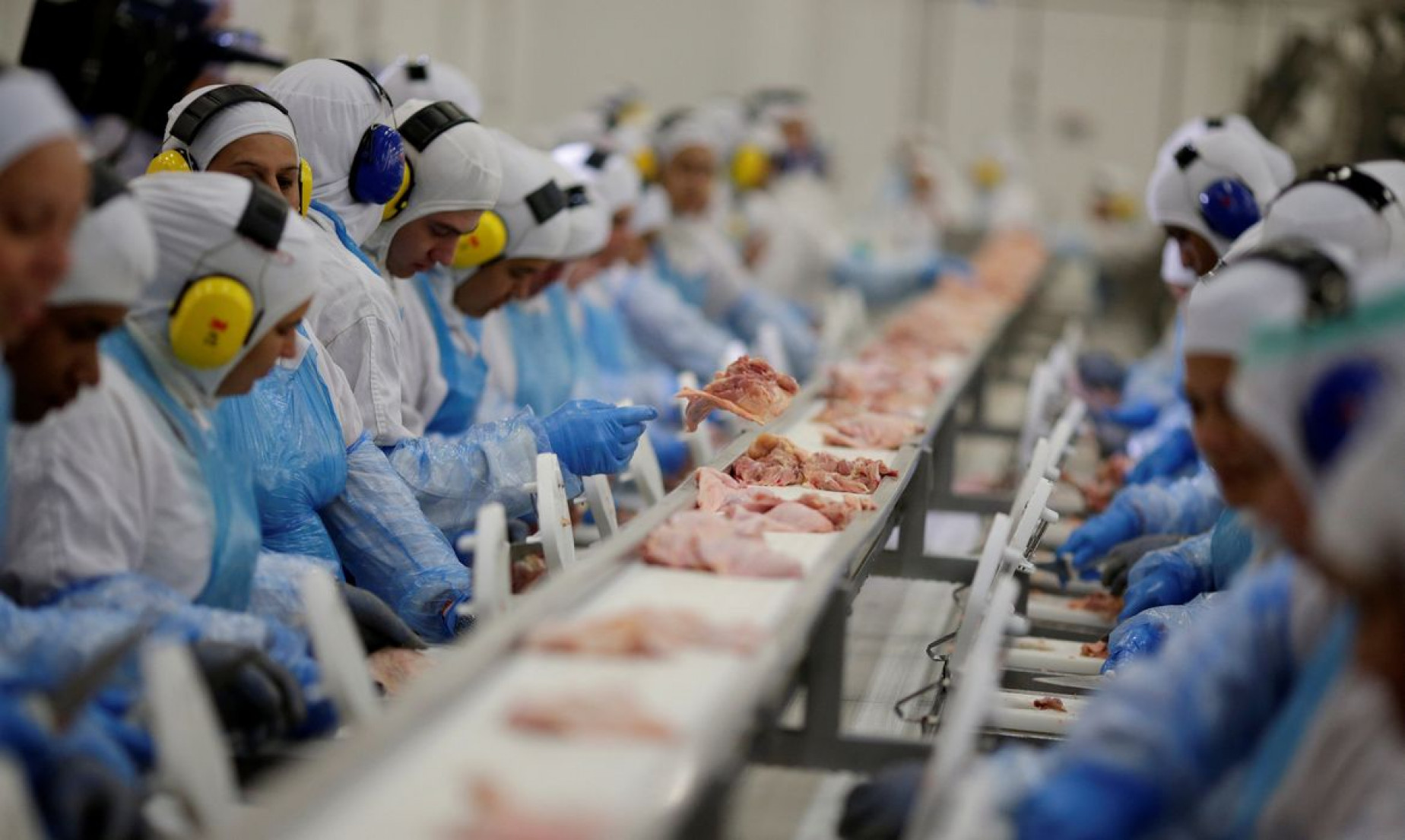 Indústria criou mais de 910 mil empregos em quatro anos, aponta IBGE