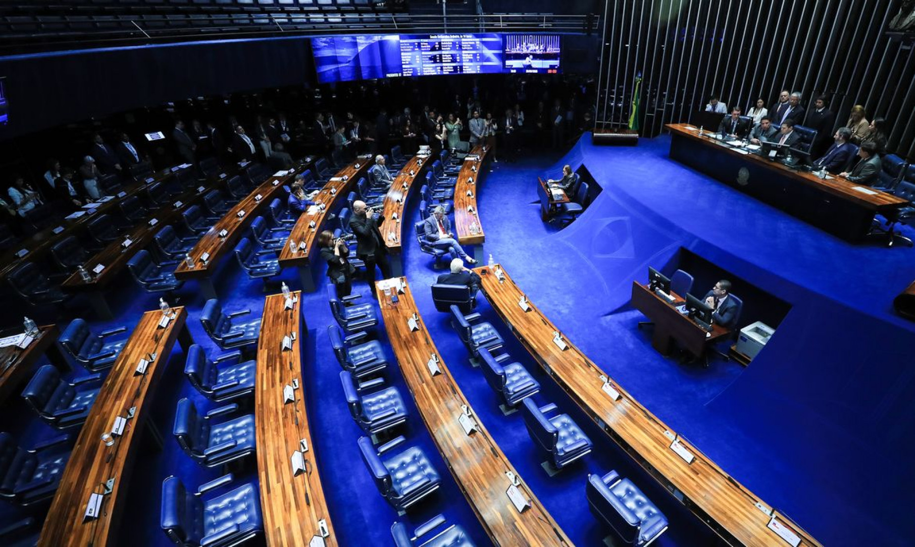 Senado segue Câmara e também derruba decreto do IOF