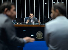 O presidente do Senado, Davi Alcolumbre, disse que a votação foi uma derrota para o governo. Mas sinalizou com a possibilidade de construção de um novo acordo. 


