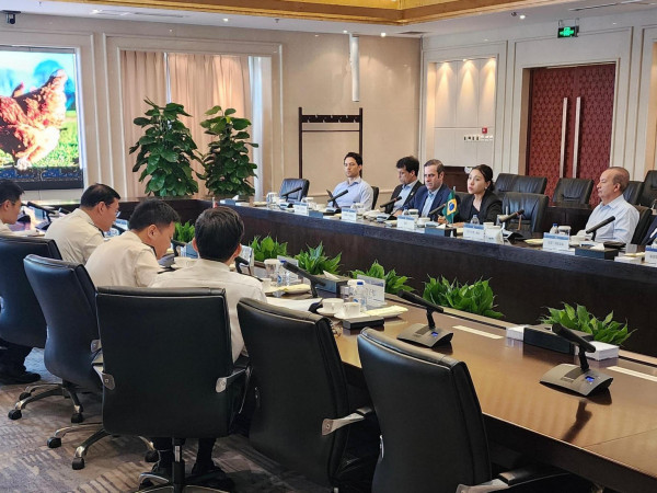 Reunião com o vice-ministro da Administração Geral das Alfândegas da China (GACC), Zhao Zenglian, para reforçar o pedido de retomada das exportações de carne de frango do Estado ao mercado chinês