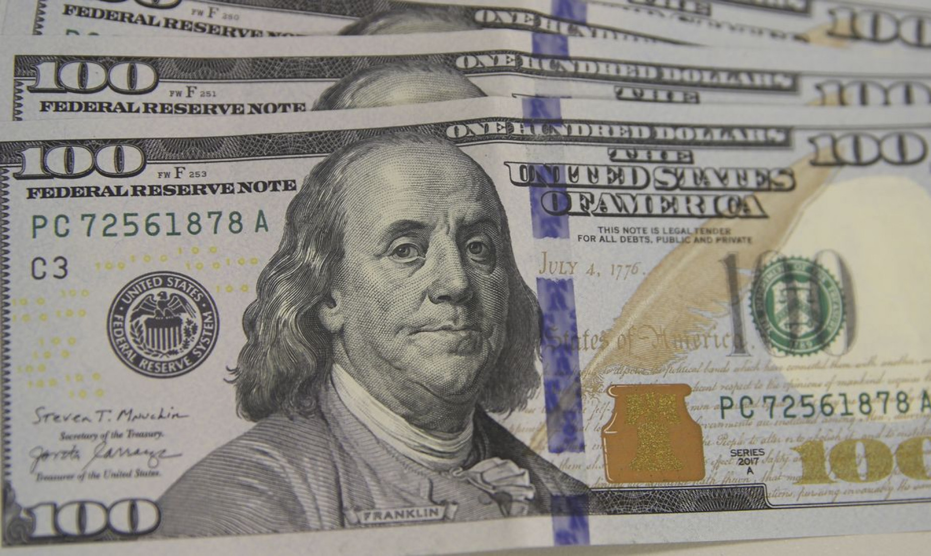 Dólar cai para R$ 5,49 com derrubada de alta do IOF e inflação menor