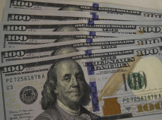 Dólar cai para R$ 5,48 na contramão do mercado externo
