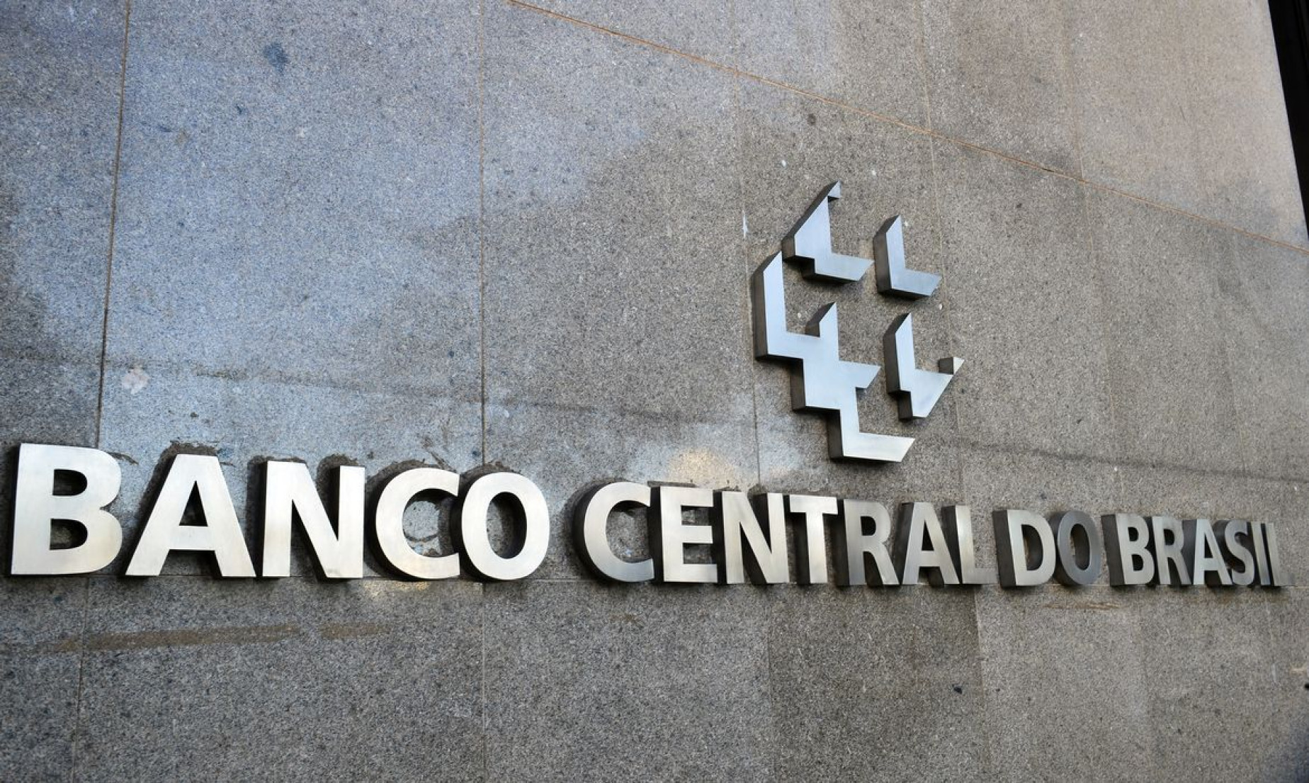Mercado financeiro reduz previsão da inflação para 5,2%