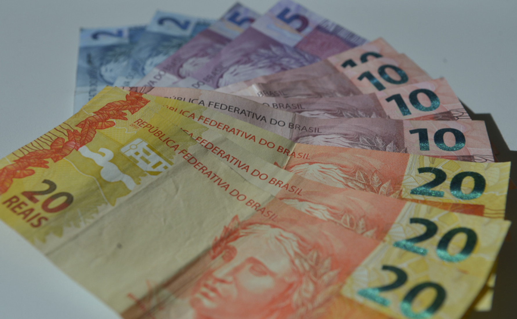 O brasileiro precisou trabalhar 149 dias em 2025 — até 29 de maio — somente para pagar tributos