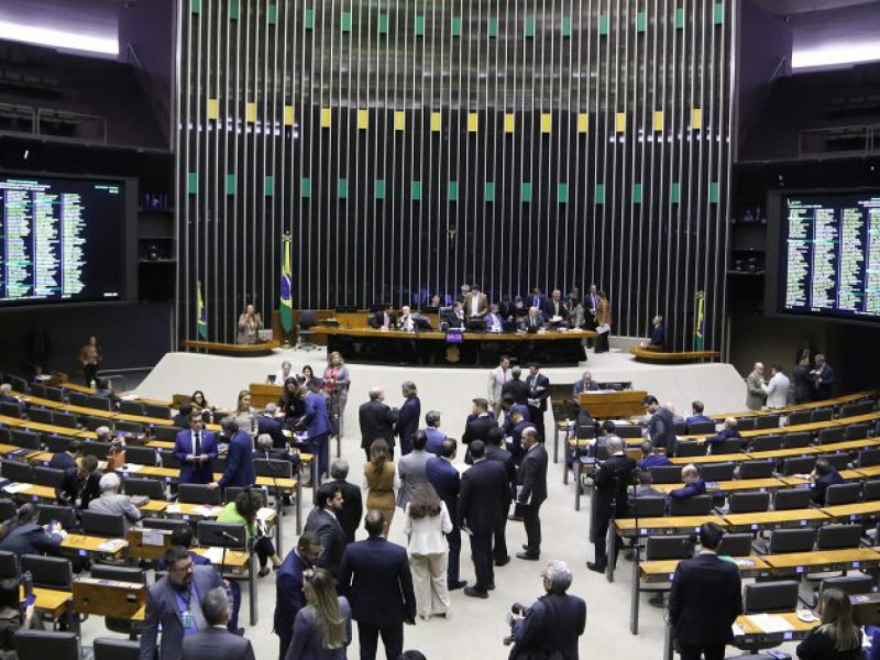 Deputados na sessão do Plenário de quarta-feira, 2 de julho

