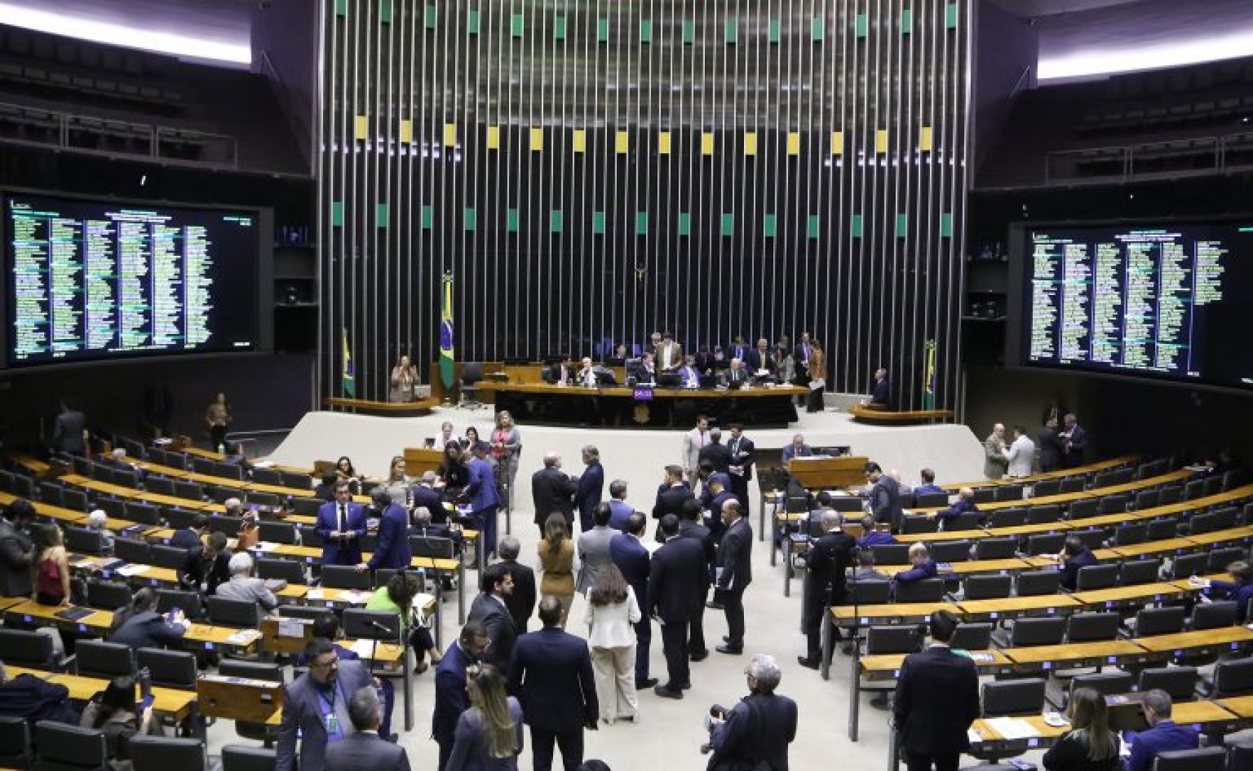 Deputados na sessão do Plenário de quarta-feira, 2 de julho