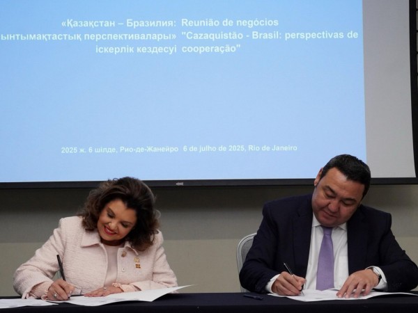 vice-governadora Marilisa Boehm e o embaixador cazaque no Brasil, Bolat Nussupov assinam acordo estratégico