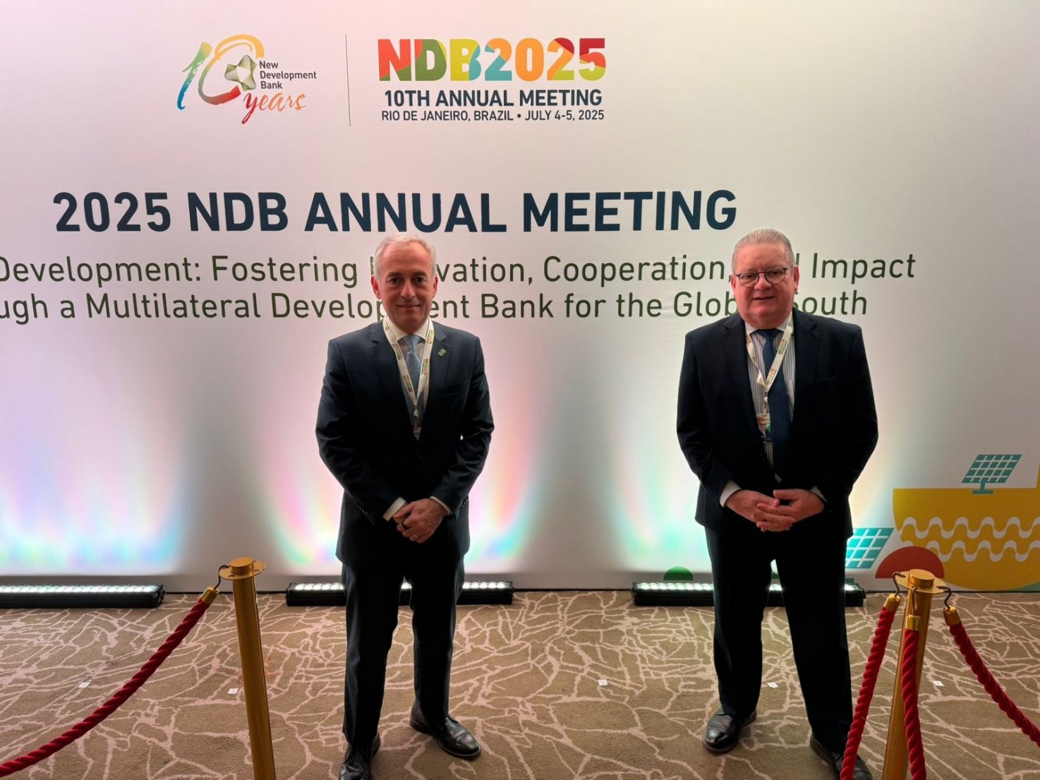 ao setor da inovação nos países emergentes.

O diretor-presidente do BRDE, Ranolfo Vieira Júnior (à dir.), e o diretor Financeiro do banco, João Paulo Kleinübing, participam do encontro do NDB