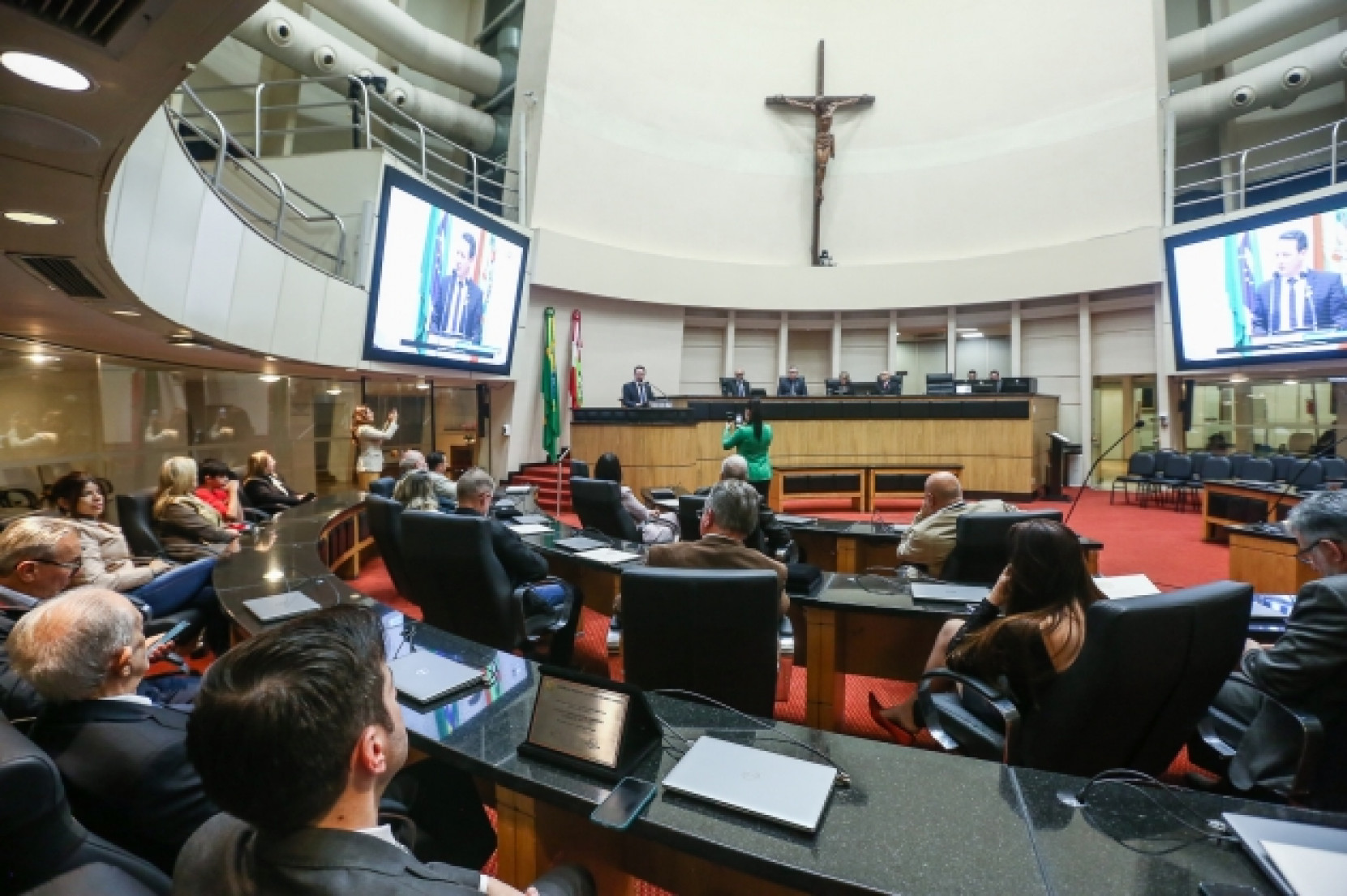 A solenidade reuniu lideranças políticas, empresariais e comunitárias do Oeste de Santa Catarina