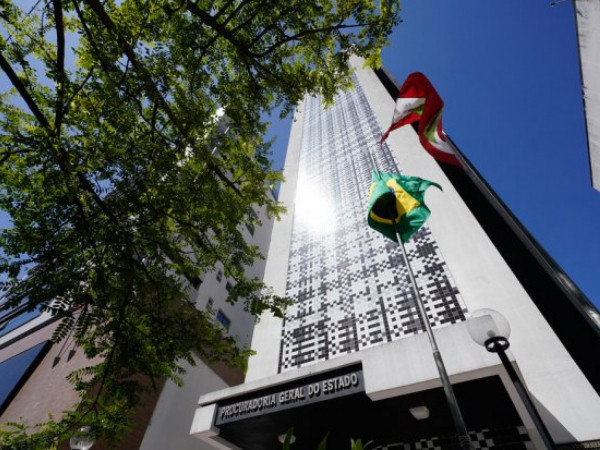 Os participantes discutiram a redação do documento que vai nortear o ressarcimento a ser feito pelo Paraná a Santa Catarina por meio de obras de infraestrutura em rodovias localizadas na região Norte catarinense.