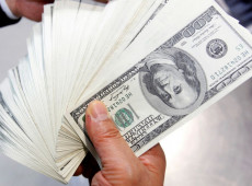Dólar sobe para R$ 5,58 com agravamento de tensões com EUA