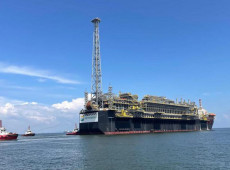 Plataforma da Petrobras que reforçará o pré-sal deixa Singapura