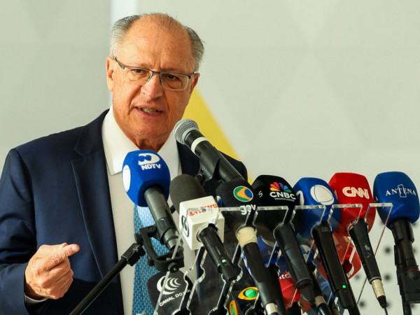 Governo busca negociação com EUA e pede apoio de empresários