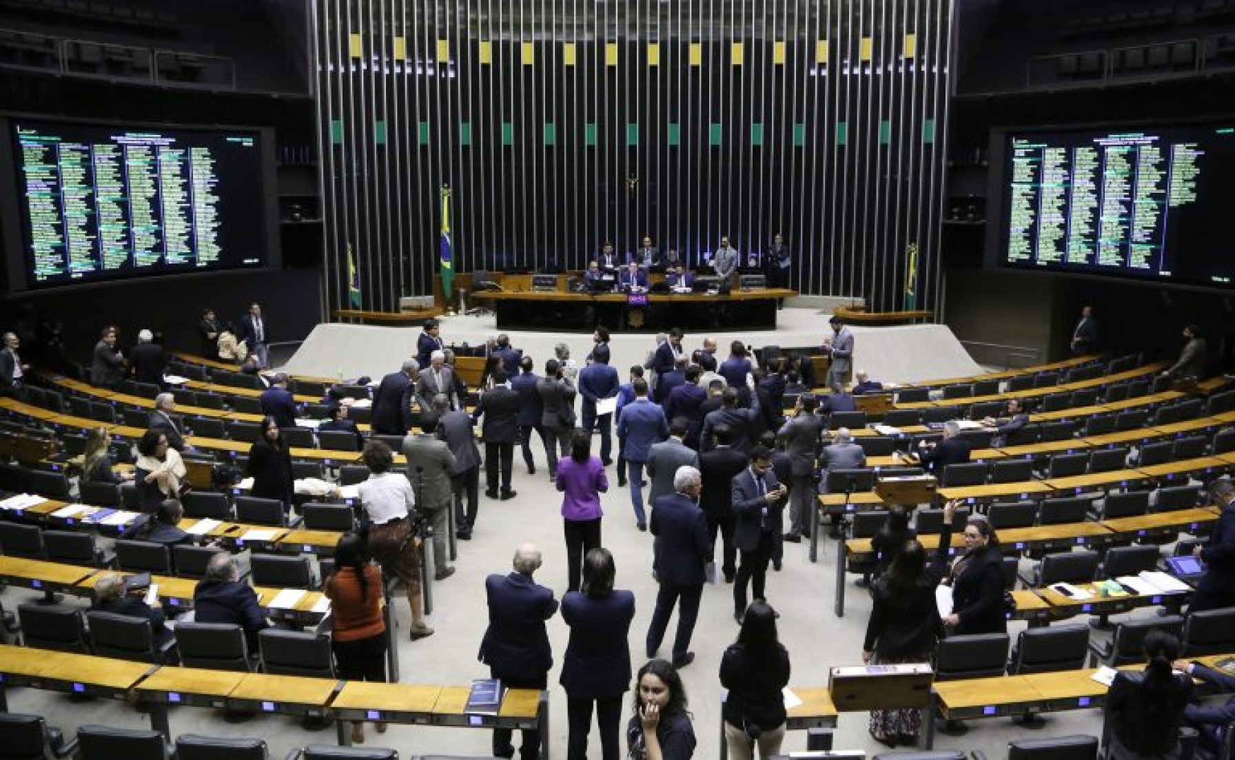 Deputados na sessão do Plenário de quarta-feira, 16 de julho, comentaram a medida do ministro do STF que anula decisão do Poder Legislativo