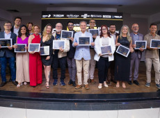 Membros da Comissão Julgadora da edição de 2024 do Prêmio Adjori/SC de Jornalismo, presentes na solenidade de entrega de troféus