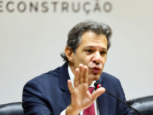 Brasil não sairá da mesa de negociação com EUA, diz Haddad