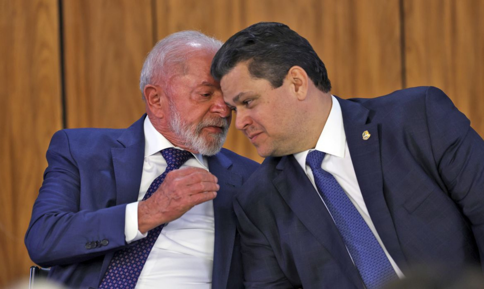 A bola está com o Congresso, diz Lula sobre pacote contra tarifaço
