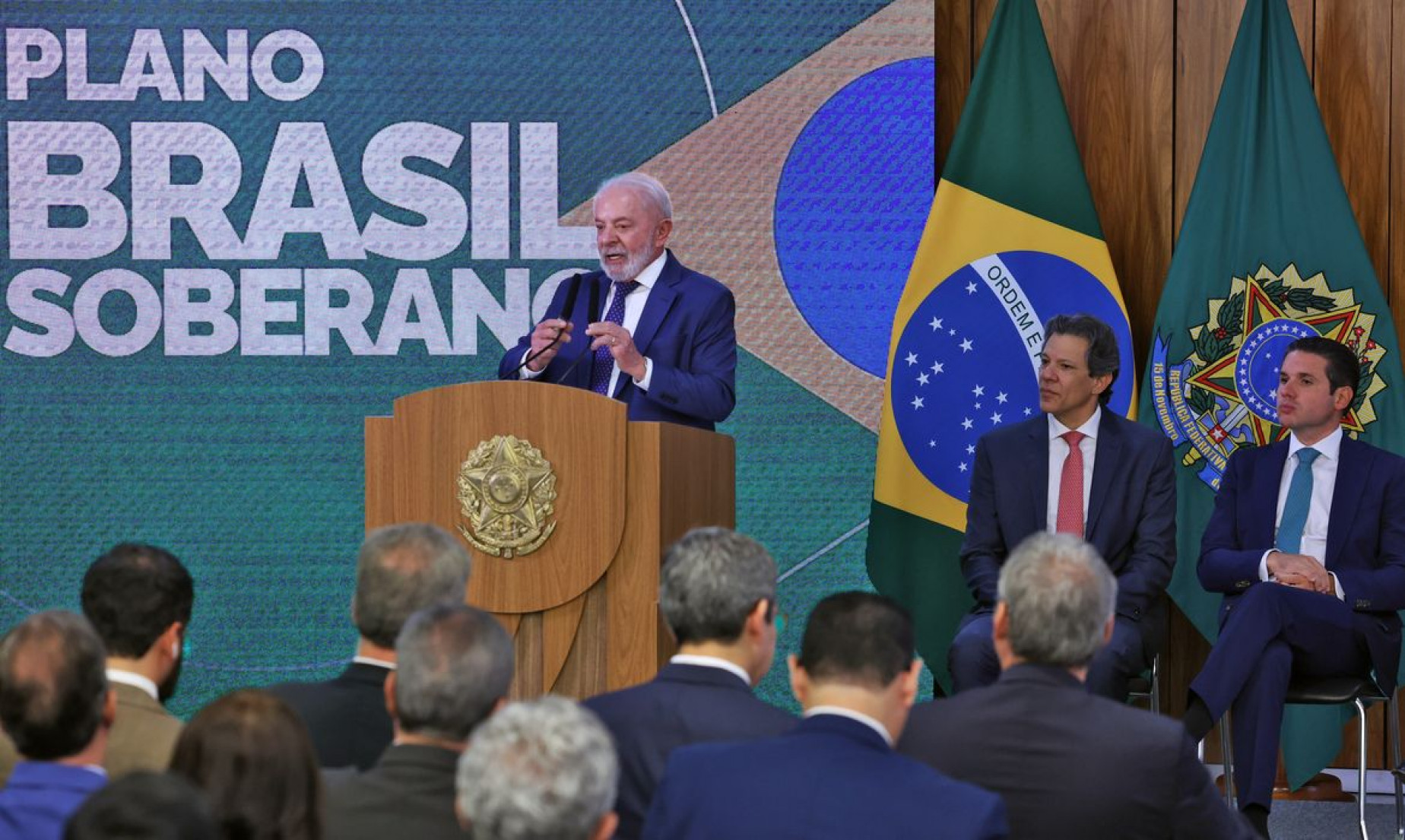 "Mundo está ávido para fazer negociação com o Brasil", afirma Lula