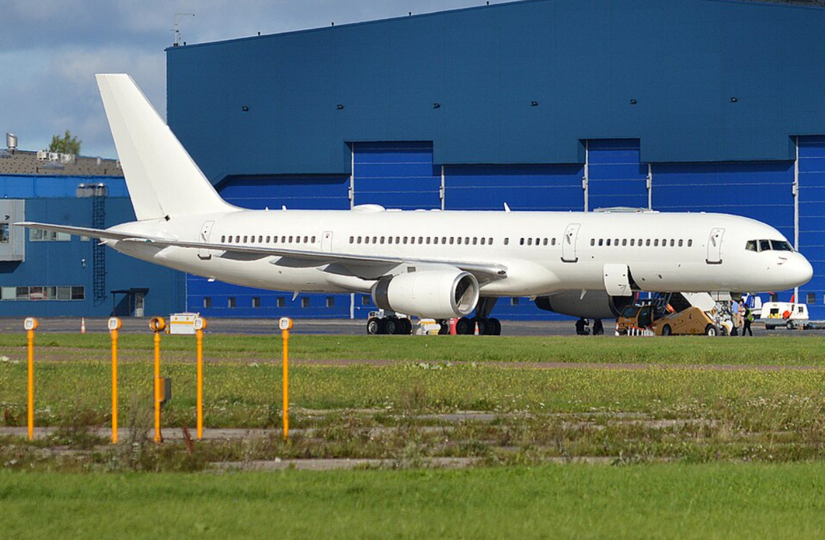 Avião da Força Aérea dos EUA pousa em Porto Alegre sem identificação, levantando dúvidas sobre o motivo da visita ao Brasil