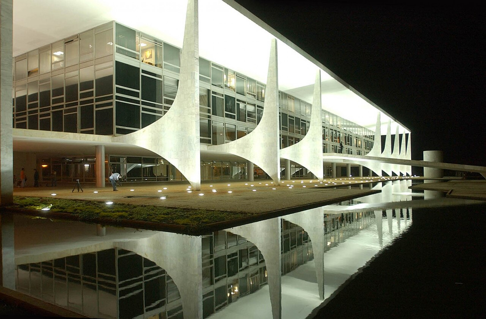 Governo vai se reunir com big techs para discutir projeto de lei que regulamenta redes sociais no Brasil