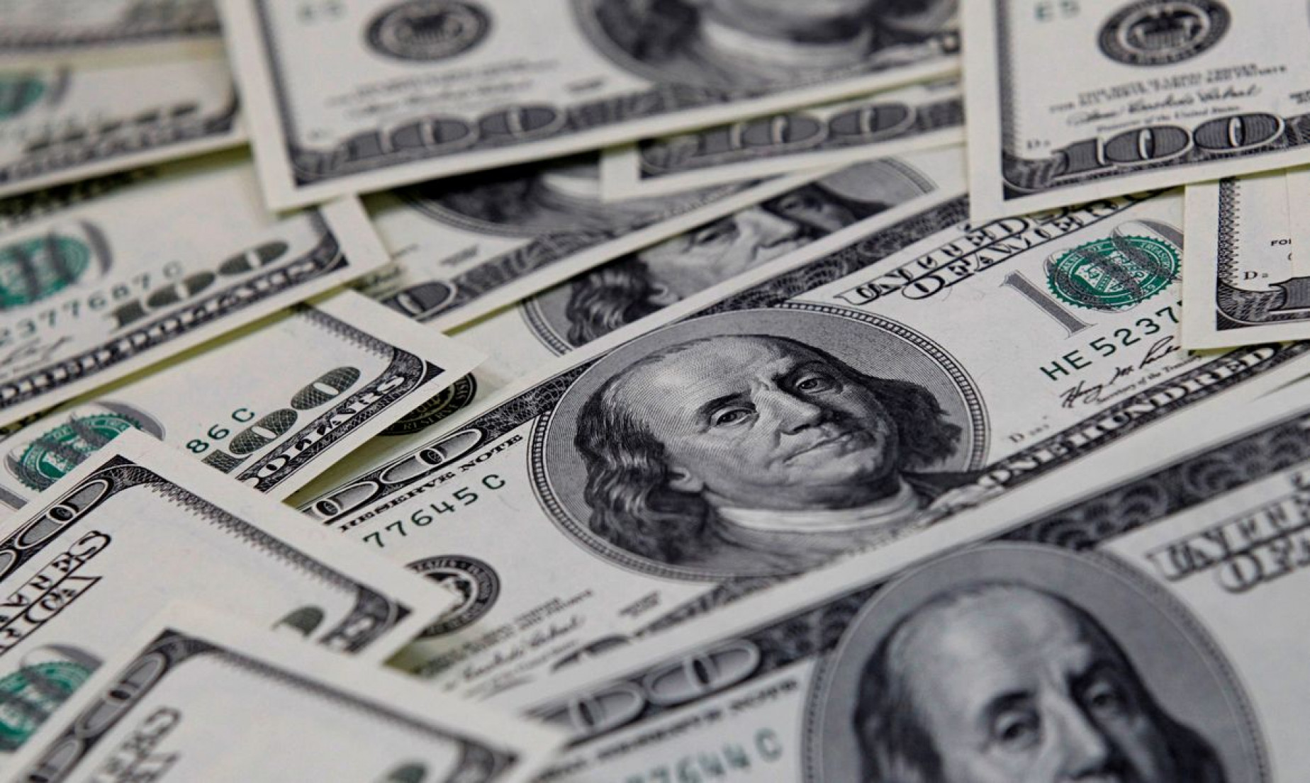 Dólar cai para R$ 5,42 após declarações de presidente do Fed