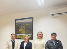 O presidente do Sistema Faesc/Senar, José Zeferino Pedrozo; a presidente da Cidasc, Celles Regina de Matos; a assessora de comunicação da Cidasc, Jaqueline Vanolli; e o vice-presidente de finanças da Faesc, Antônio Marcos Pagani de Souza