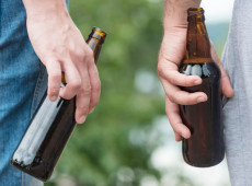 Relatório internacional alerta: consumo de álcool está ligado a sete tipos de câncer e não existe dose segura da bebida.