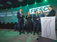 Gilberto Seleme e André Odebrecht assinam termo de posse. 
