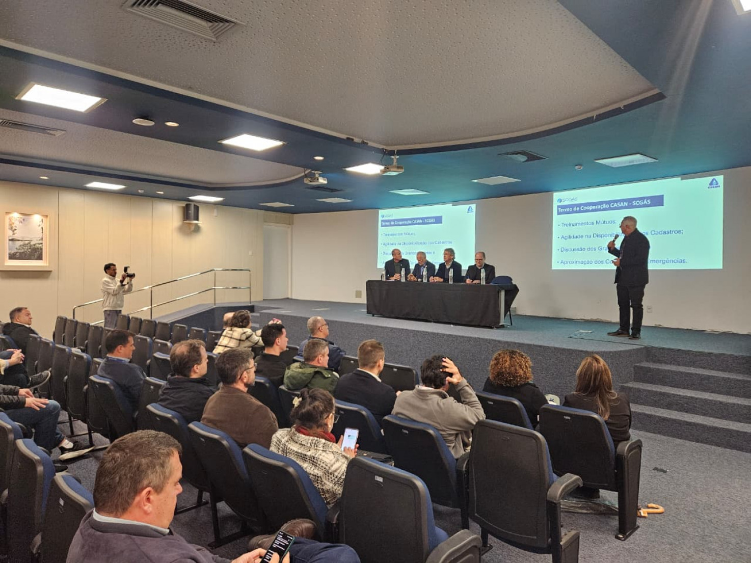 Ato foi realizado na manhã desta segunda-feira (25)