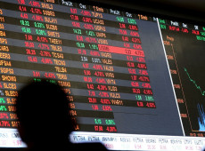 Bolsa sobe 1,04% e fecha no maior nível em quase dois meses