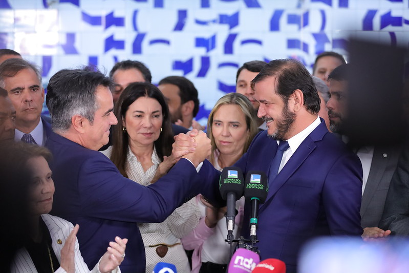 senador Ciro Nogueira, presidente do Progressistas (à esq.), participou do anúncio ao lado do presidente do União Brasil, Antônio Rueda.