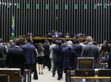 A partir da publicação da futura lei, a instituição financeira ou sociedade de arrendamento mercantil que realize desconto indevido de mensalidade terá de restituir o valor integral atualizado ao beneficiário

