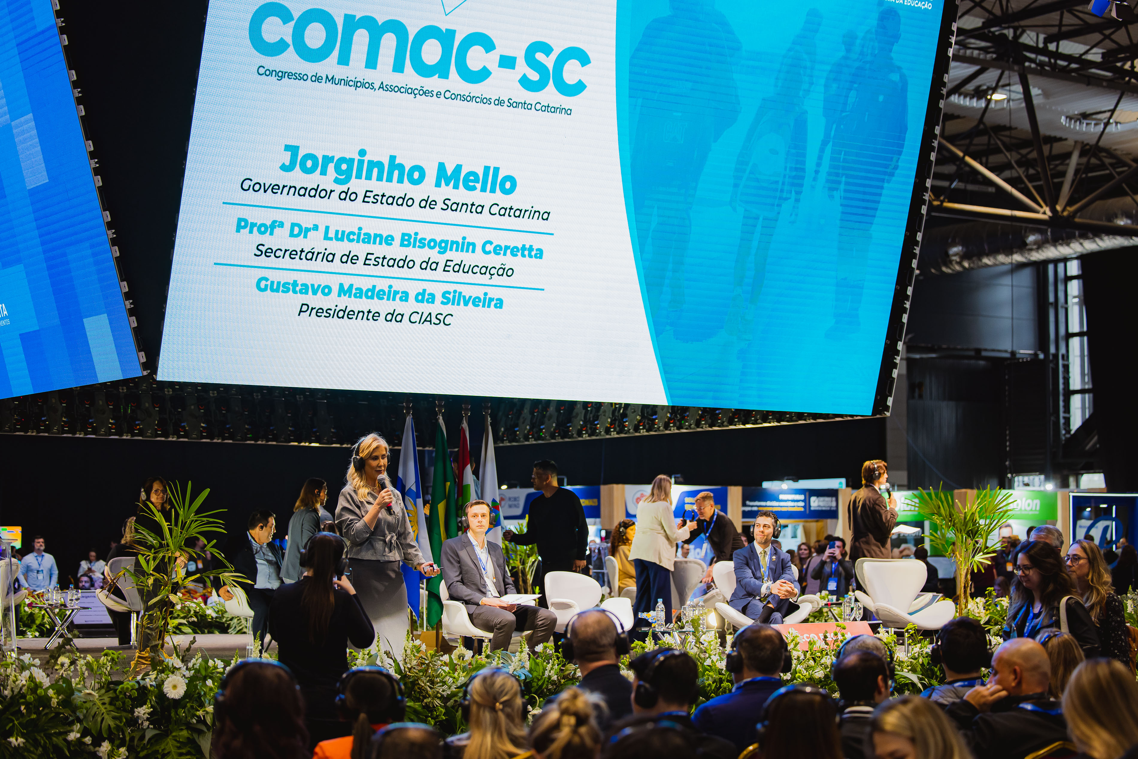 A secretária Luciane Bisognin Ceretta apresentou um painel sobre a importância da conectividade nas escolas, um dos pilares do programa Escola Boa, do movimento Educação Levada a Sério.