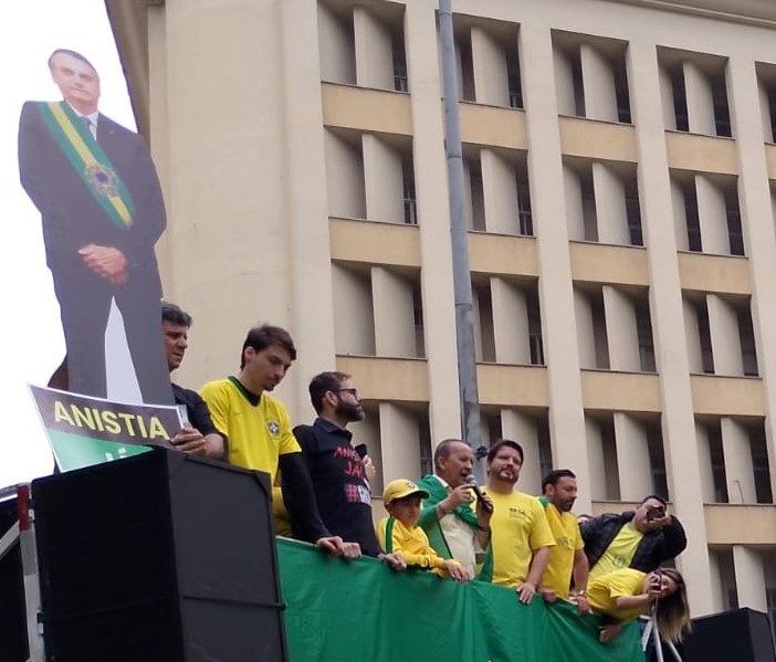 Governador discursou em fvor da Anistia na manifestação em Florianópolis