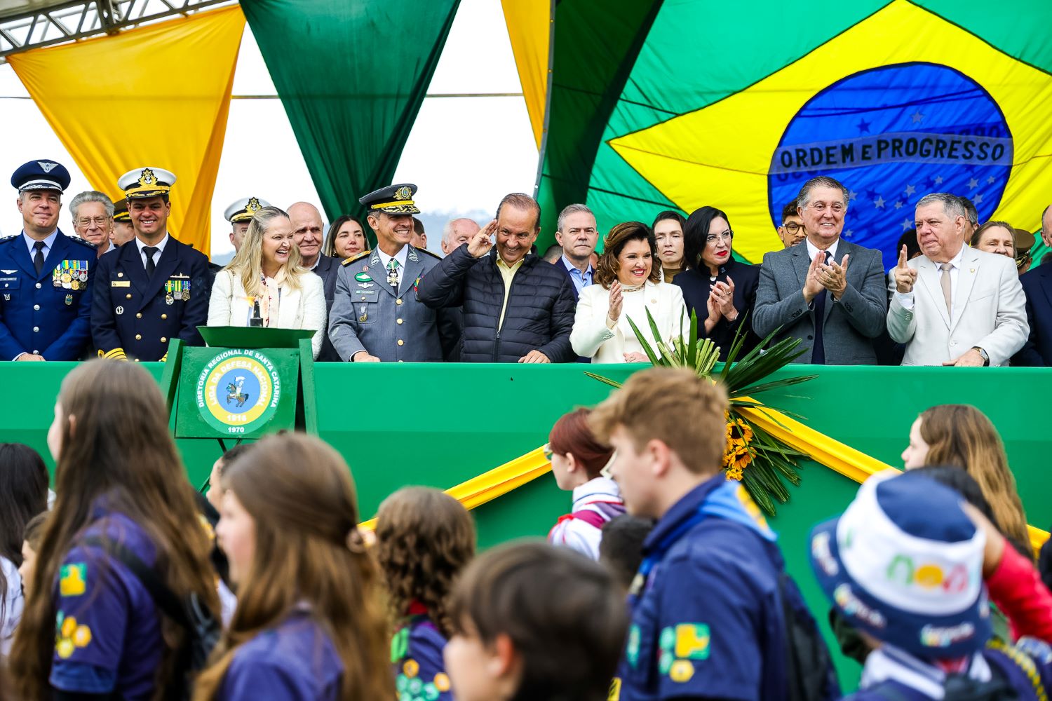A vice-governadora Marilia Boehm, secretários de Estado, comandantes das Forças de Segurança, parlamentares e o prefeito de Florianópolis, Topázio Neto, também estiveram presentes.