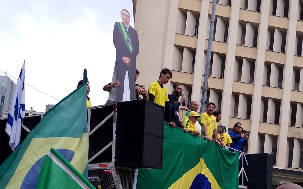 Governador discursou no final do ato em defesa da Anistia