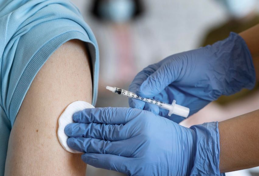 Autoridades russas afirmam que o imunizante com tecnologia de RNA mensageiro estaria 