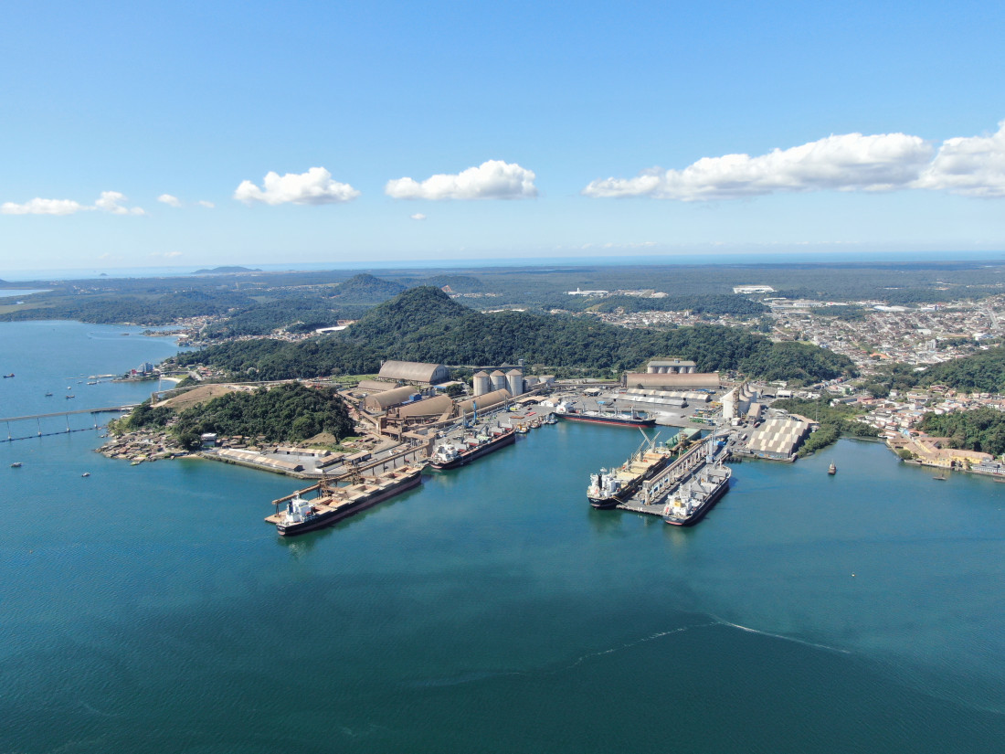 O complexo portuário priorizou a atracação de navios